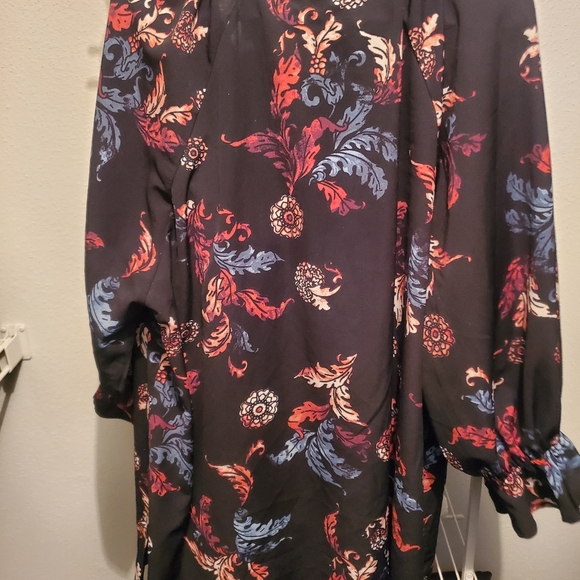 Arna York Floral Tunic Blouse (Size 2X) - Picture 3 of 7